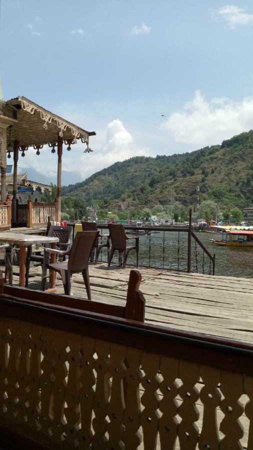 Botel House Boat New Pala Palace 3*