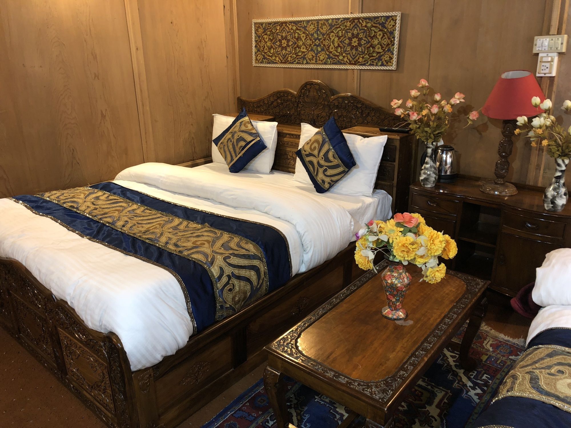 Lake Victoria Houseboat Botel