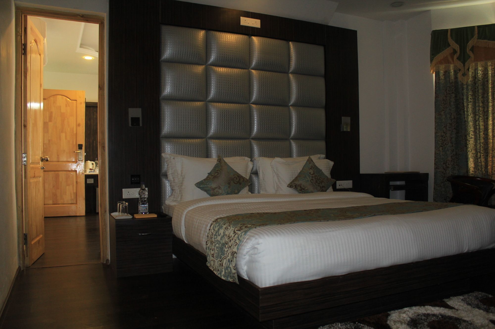 Mannat Hotel