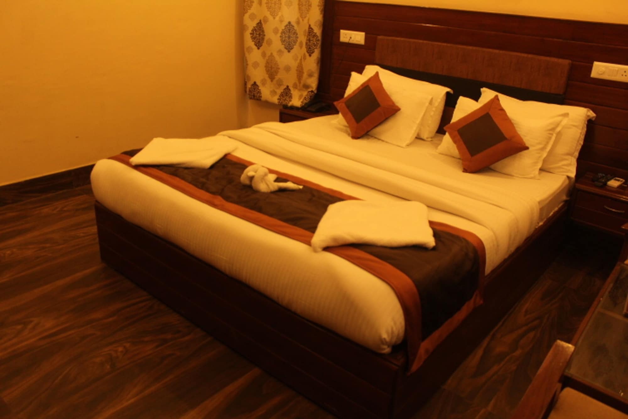 Hotel Grand Ms Srinagar (Jammu and Kashmir)