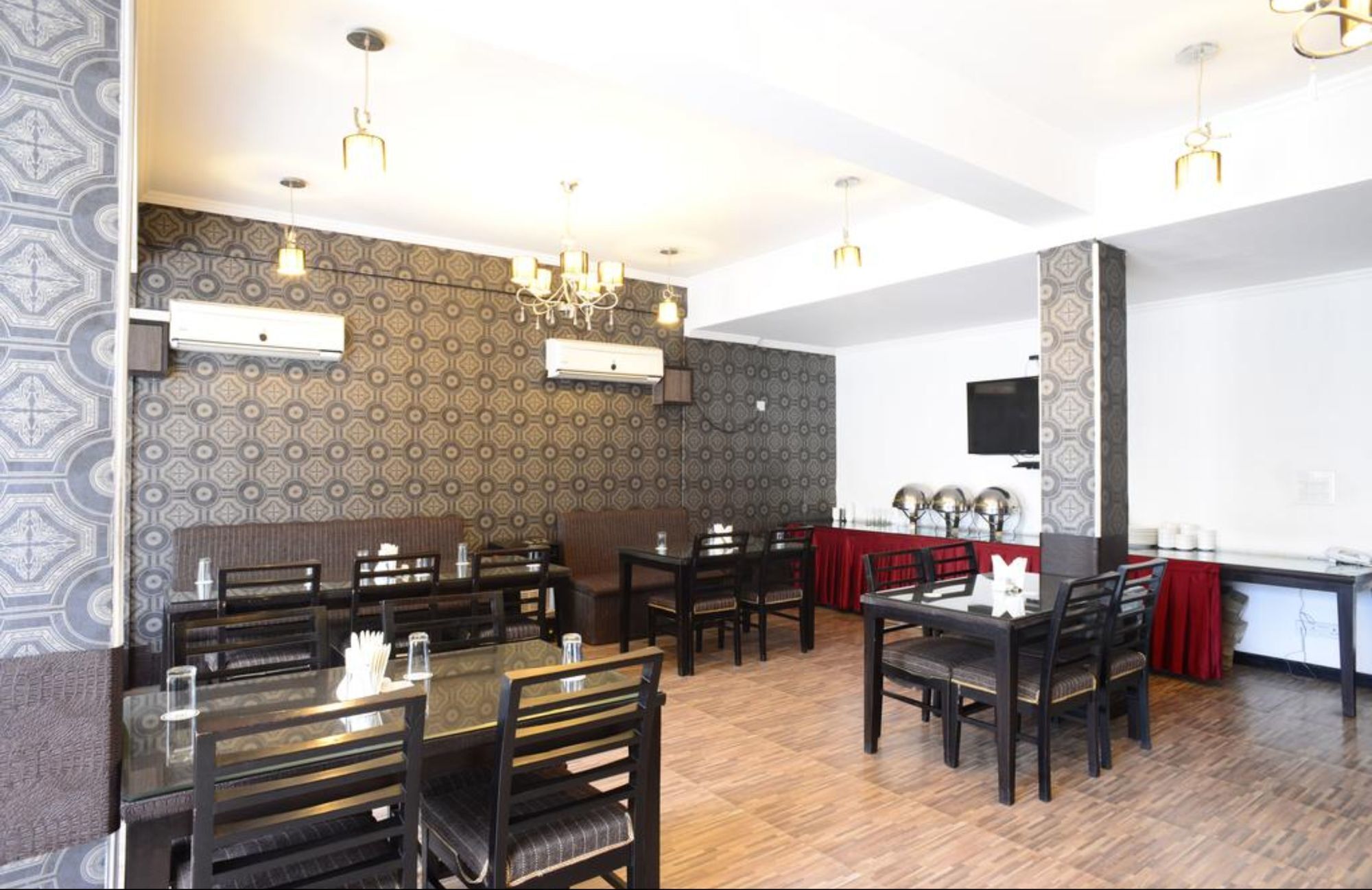 Hotel Summit Renaissance Srinagar (Jammu and Kashmir)