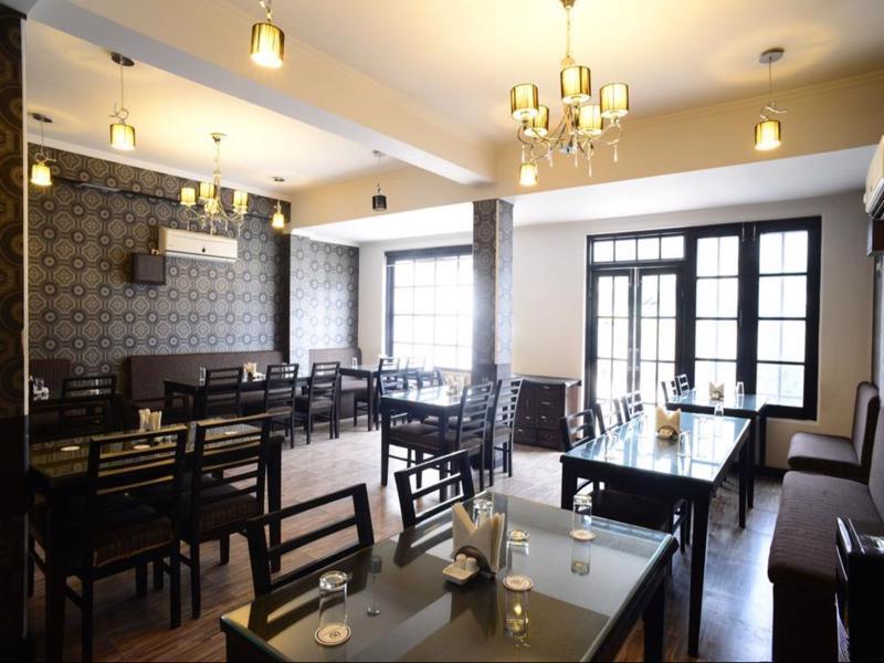 Summit Renaissance 3*