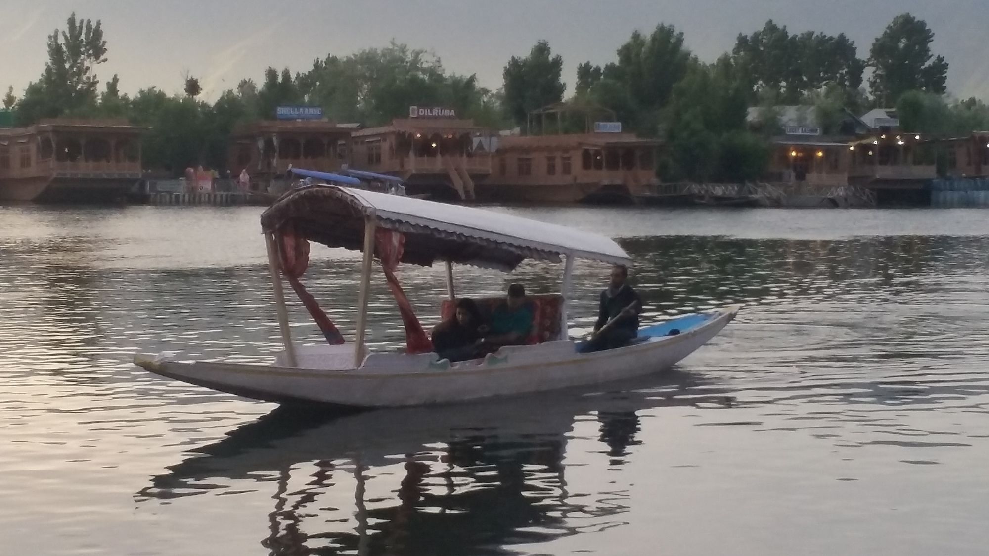 Young Bombay Group Of Houseboats Hotel Srinagar (Jammu and Kashmir)