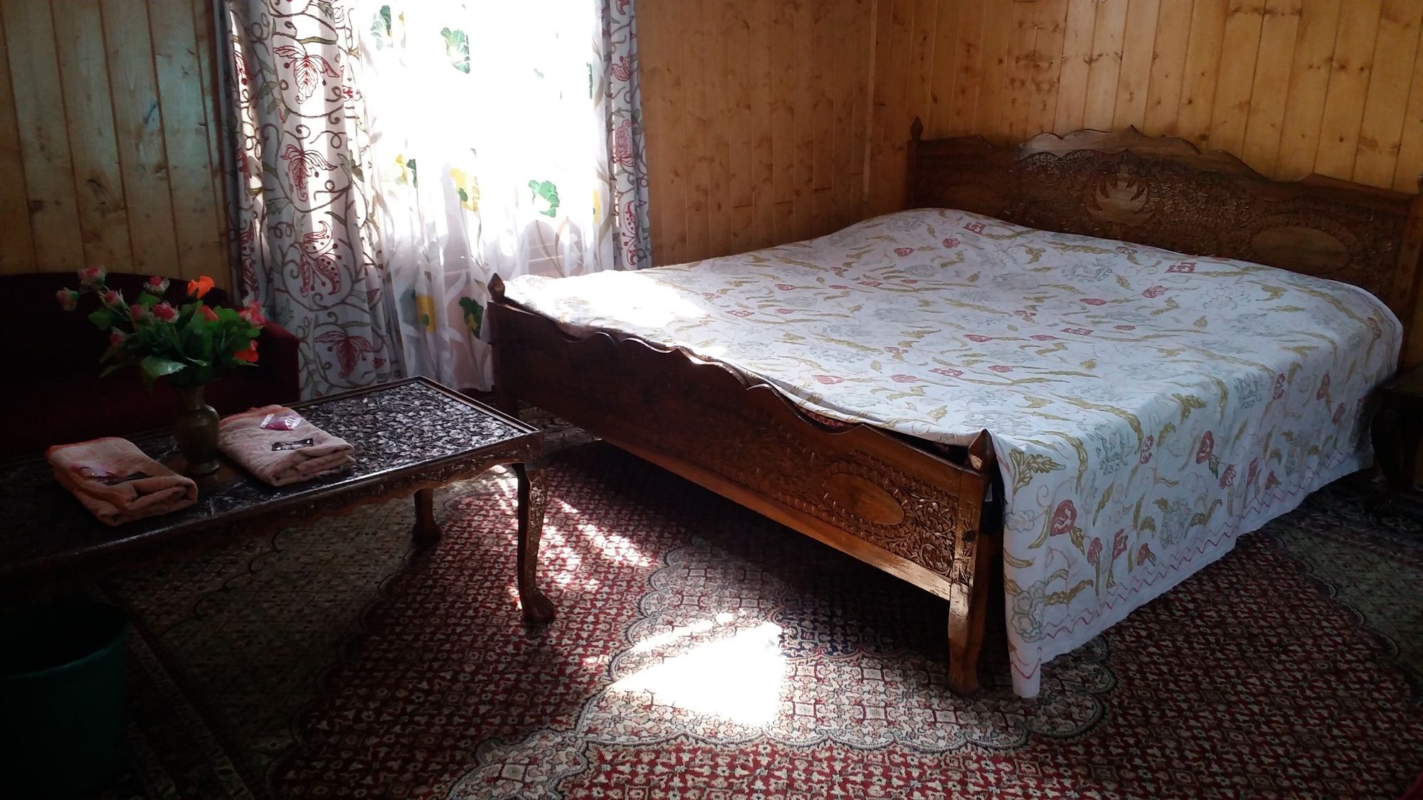 Hotel Young Bombay Group Of Houseboats Srinagar (Jammu and Kashmir)