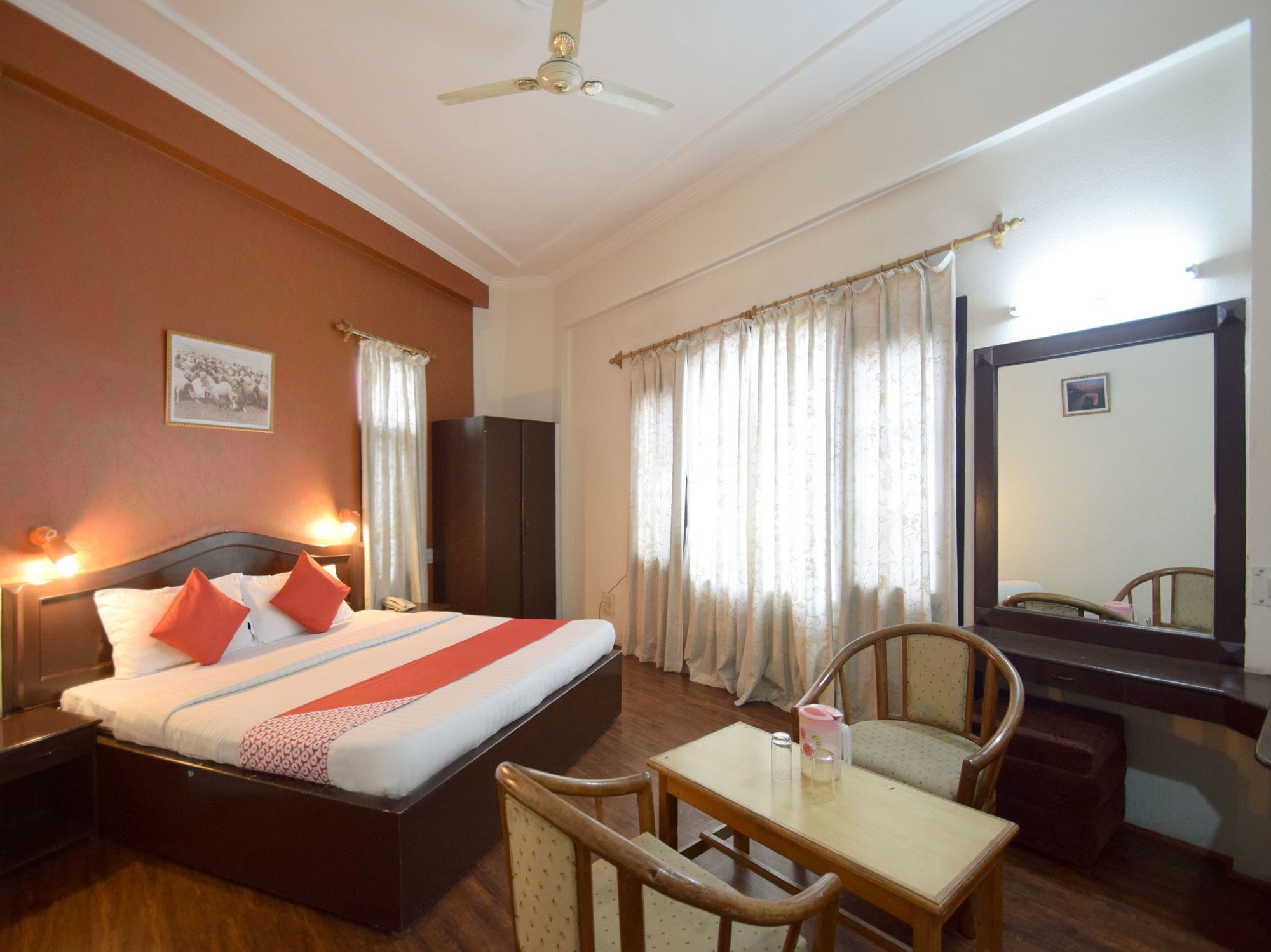 Hotel Oyo 4642 Nishat View 3*