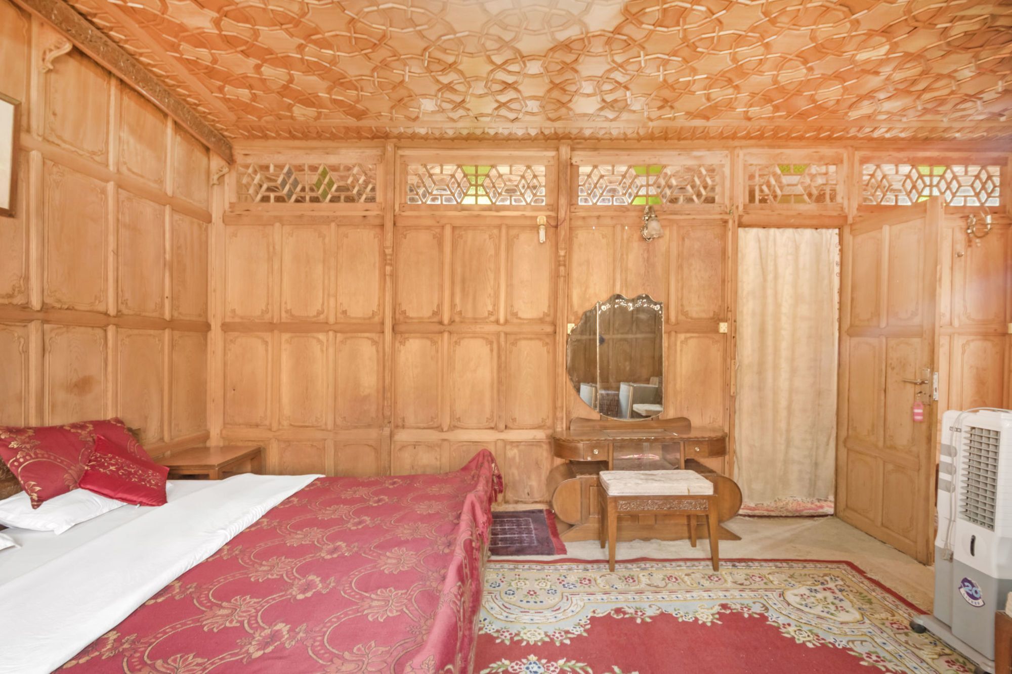 Hotel Guesthouser 3 Bhk Houseboat D520 Srinagar (Jammu and Kashmir)