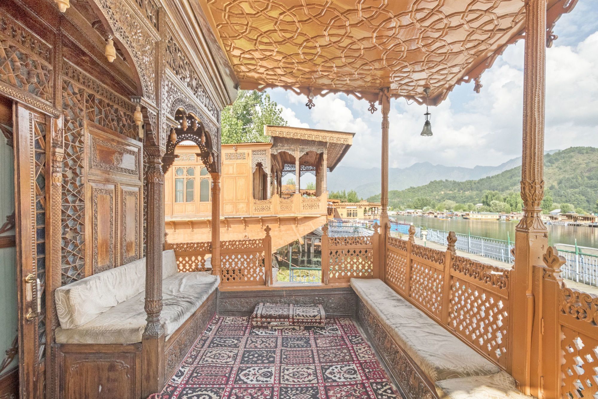 Guesthouser 3 Bhk Houseboat D520