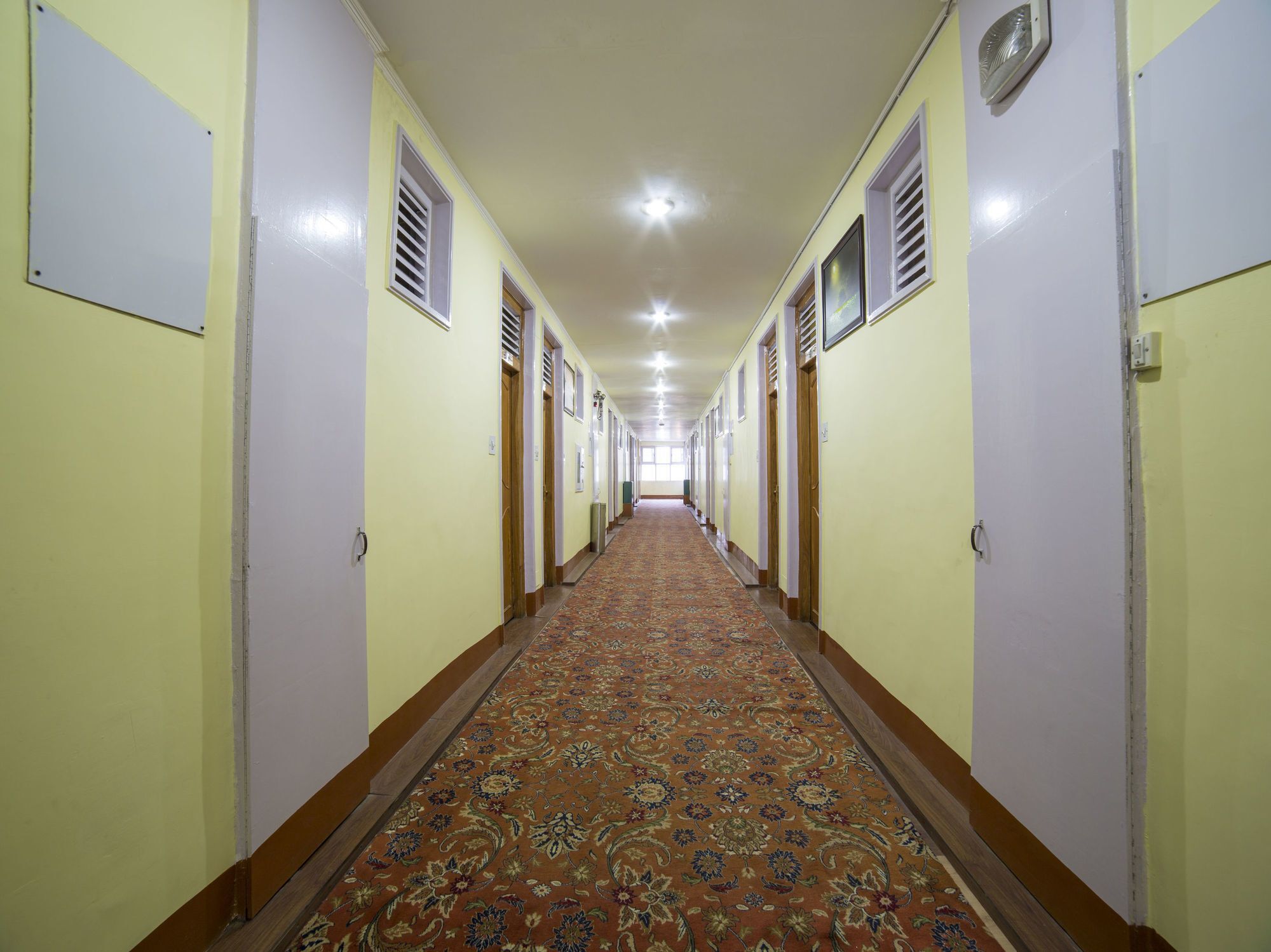 Hotel Oyo 5174 Pamposh Srinagar (Jammu and Kashmir)
