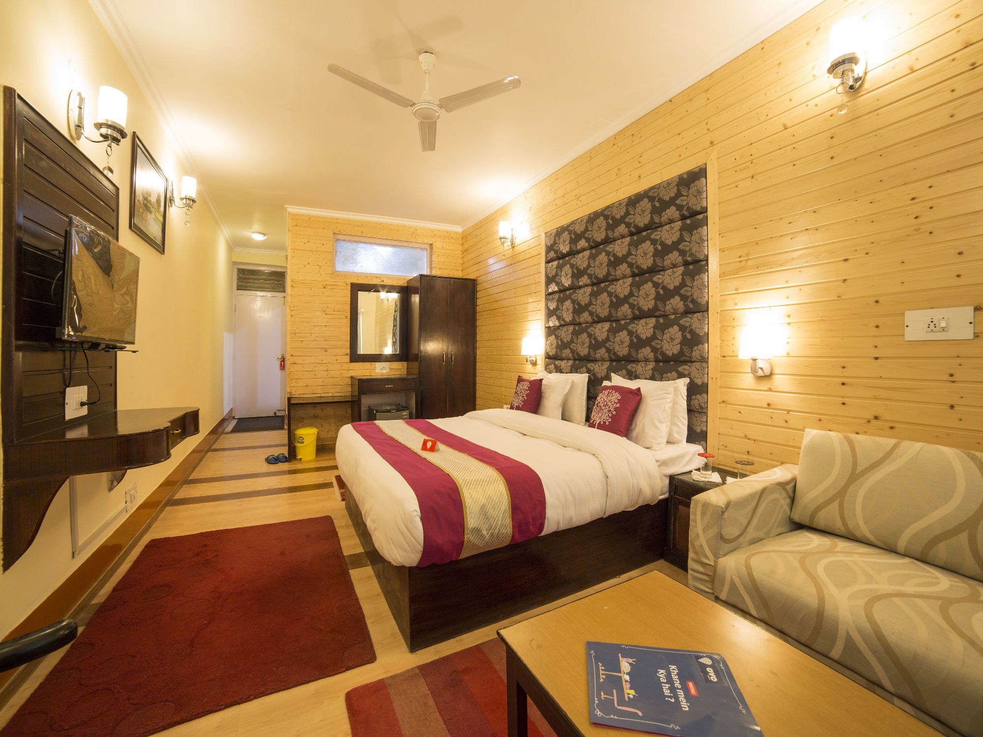 Oyo 5174 Pamposh 3*