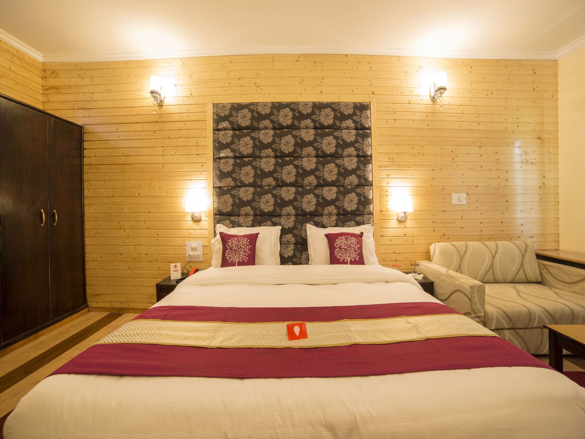 Oyo 5174 Pamposh