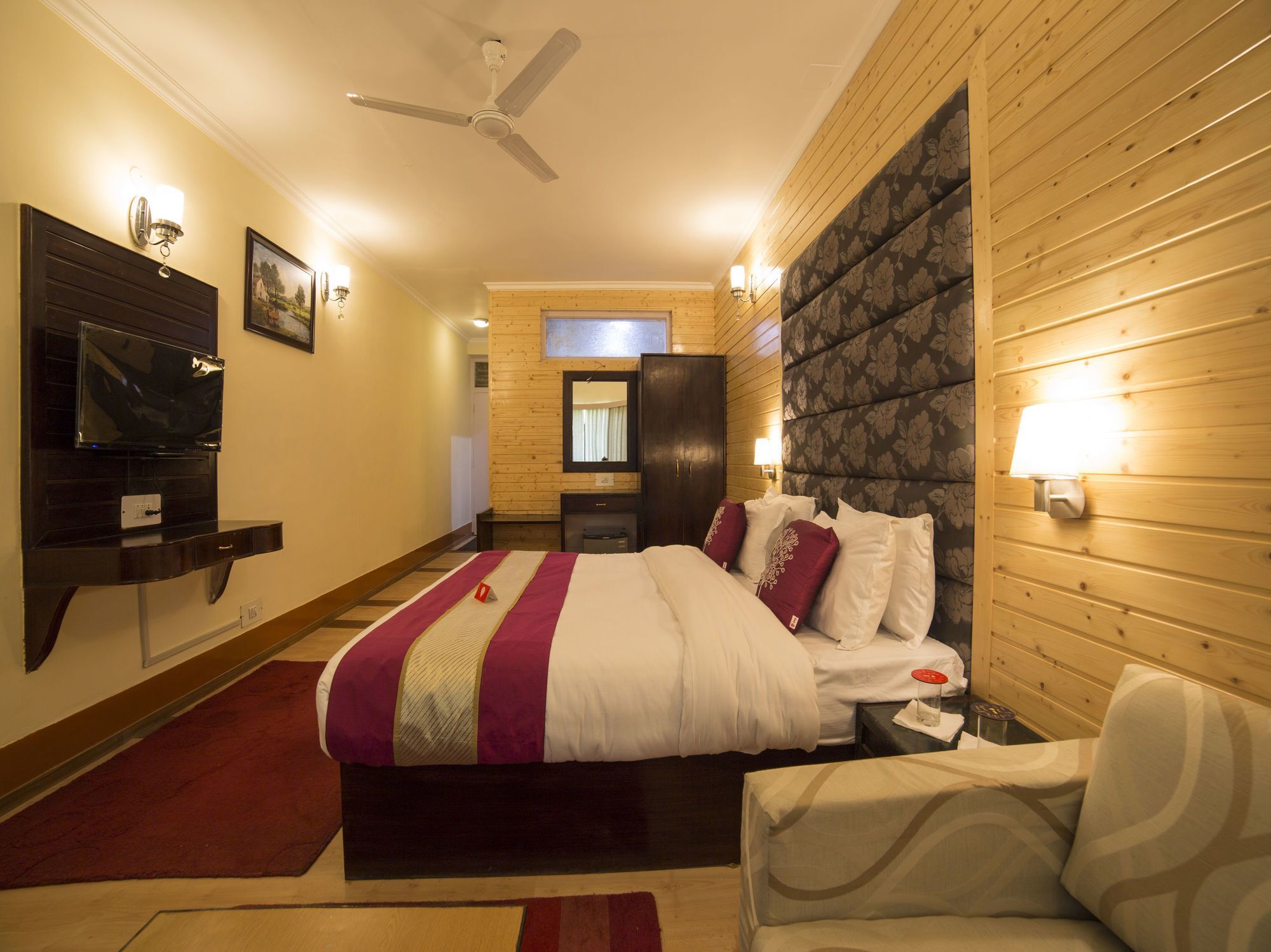 Hotel Oyo 5174 Pamposh Srinagar (Jammu and Kashmir)