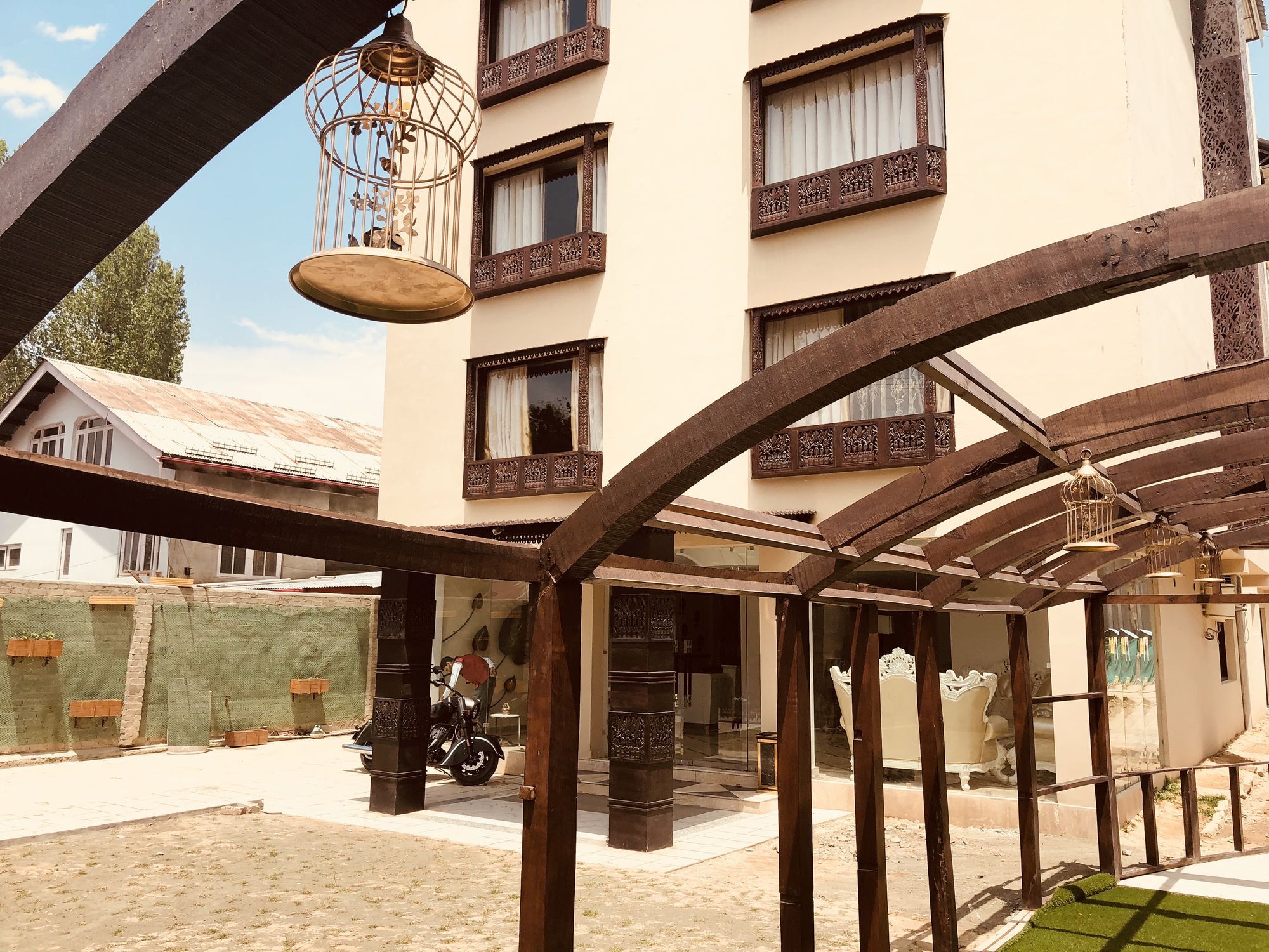 The Saffron Hotel Srinagar (Jammu and Kashmir)