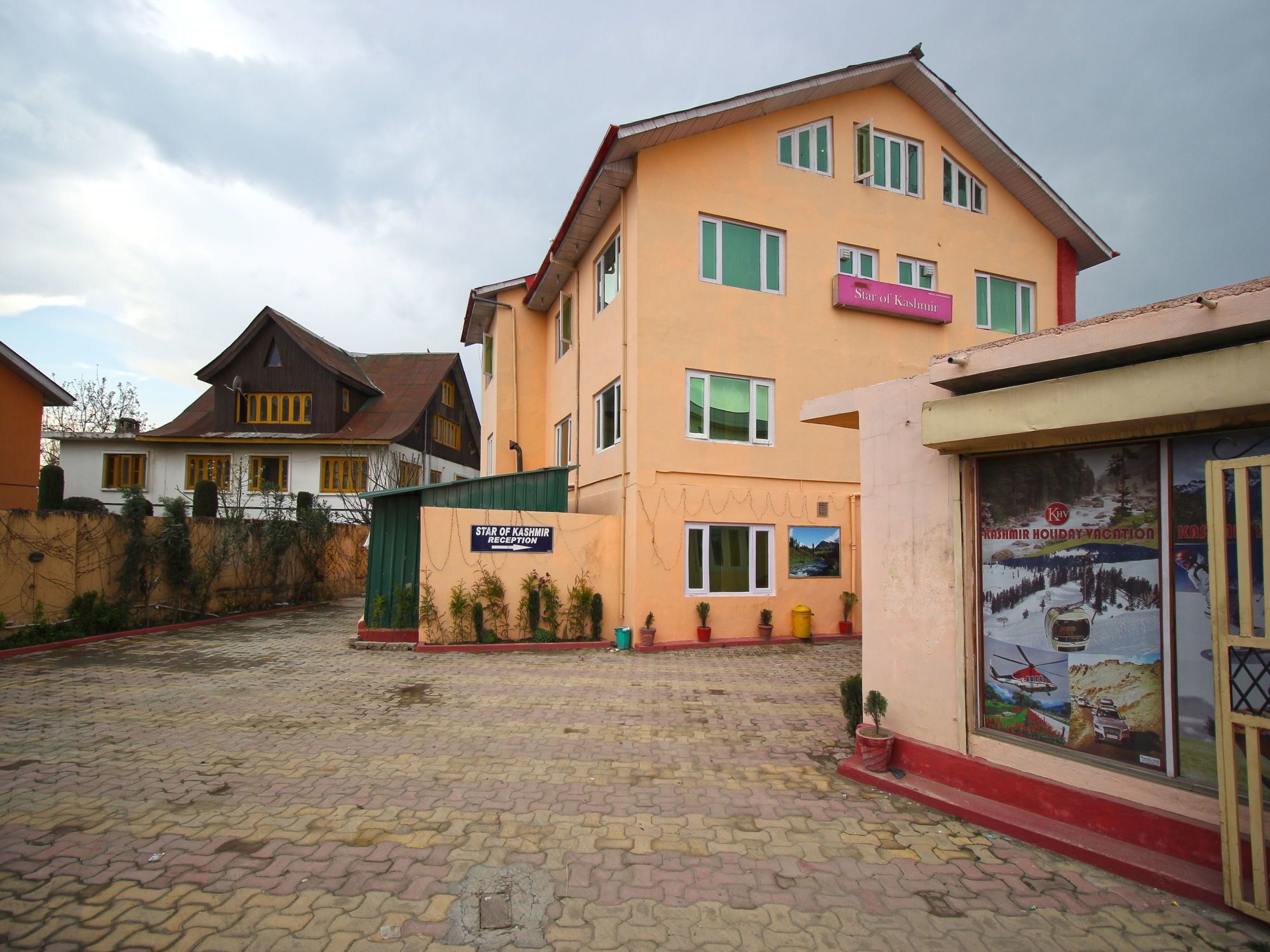 Oyo 4529 Star Of Kashmir Bed & Breakfast 3*