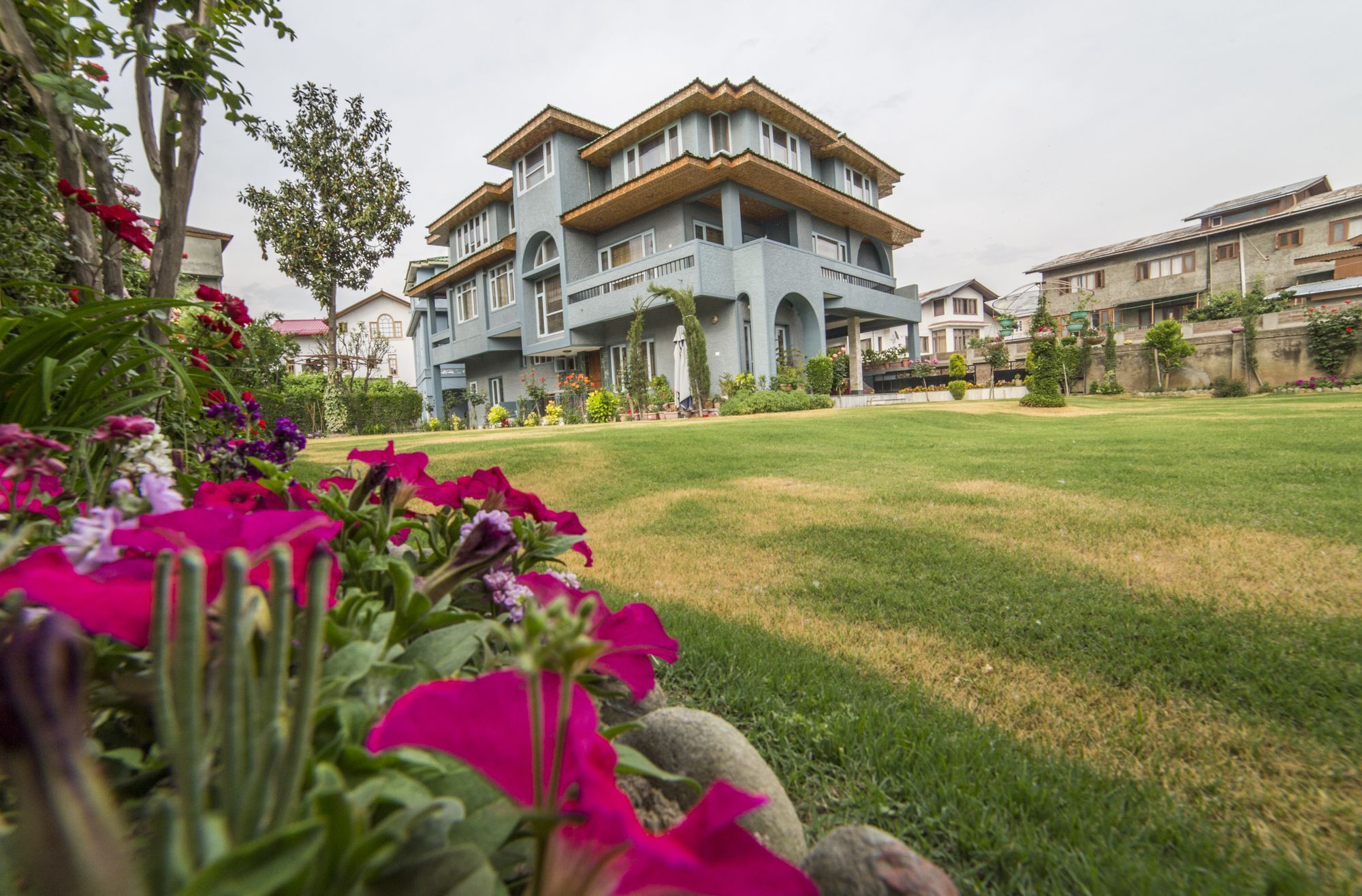 Hotel Shuhul Homes A Unit Of Aayu Holidays Srinagar (Jammu and Kashmir)