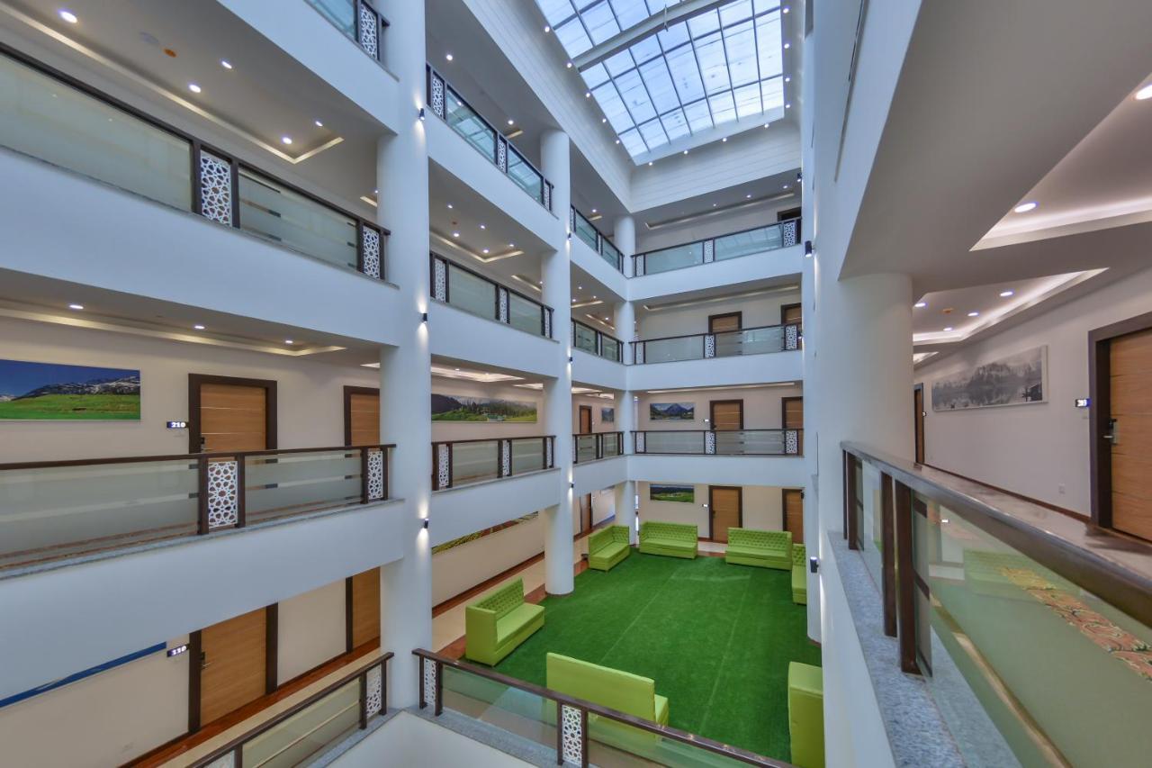 Hotel Golden Tulip Kashmir Srinagar (Jammu and Kashmir)