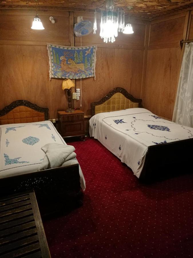 Botel House Boat Hardy Palace 3*