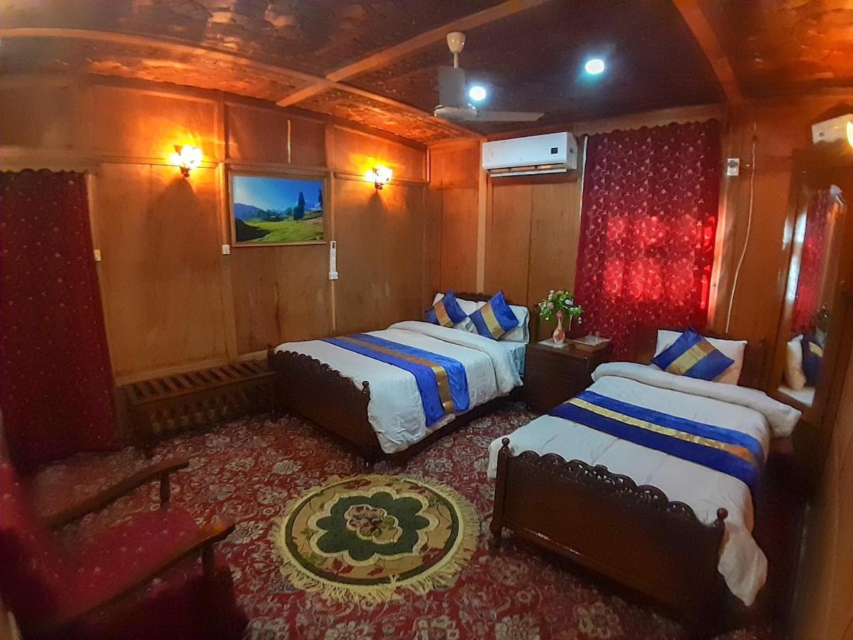The Heritage Group Of Houseboats