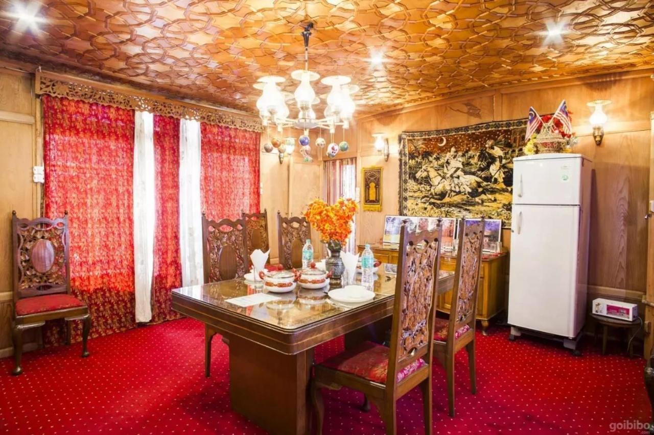 Botel The Heritage Group Of Houseboats 4*