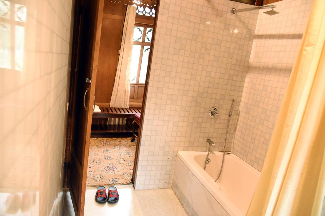 Yadgaar Houseboats 3* Srinagar (Jammu and Kashmir)