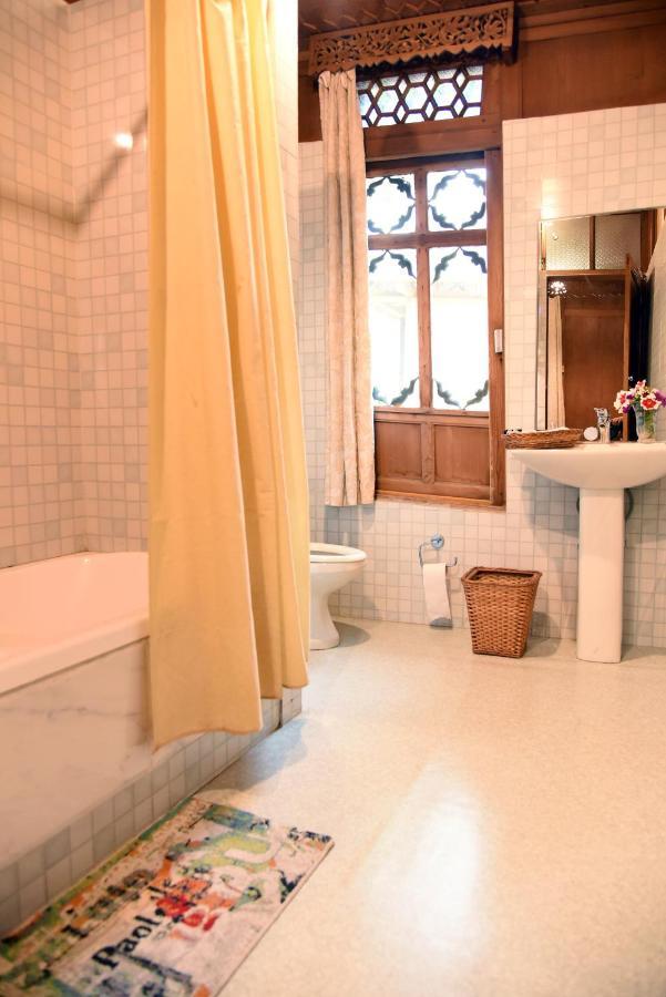 Botel Yadgaar Houseboats 3*
