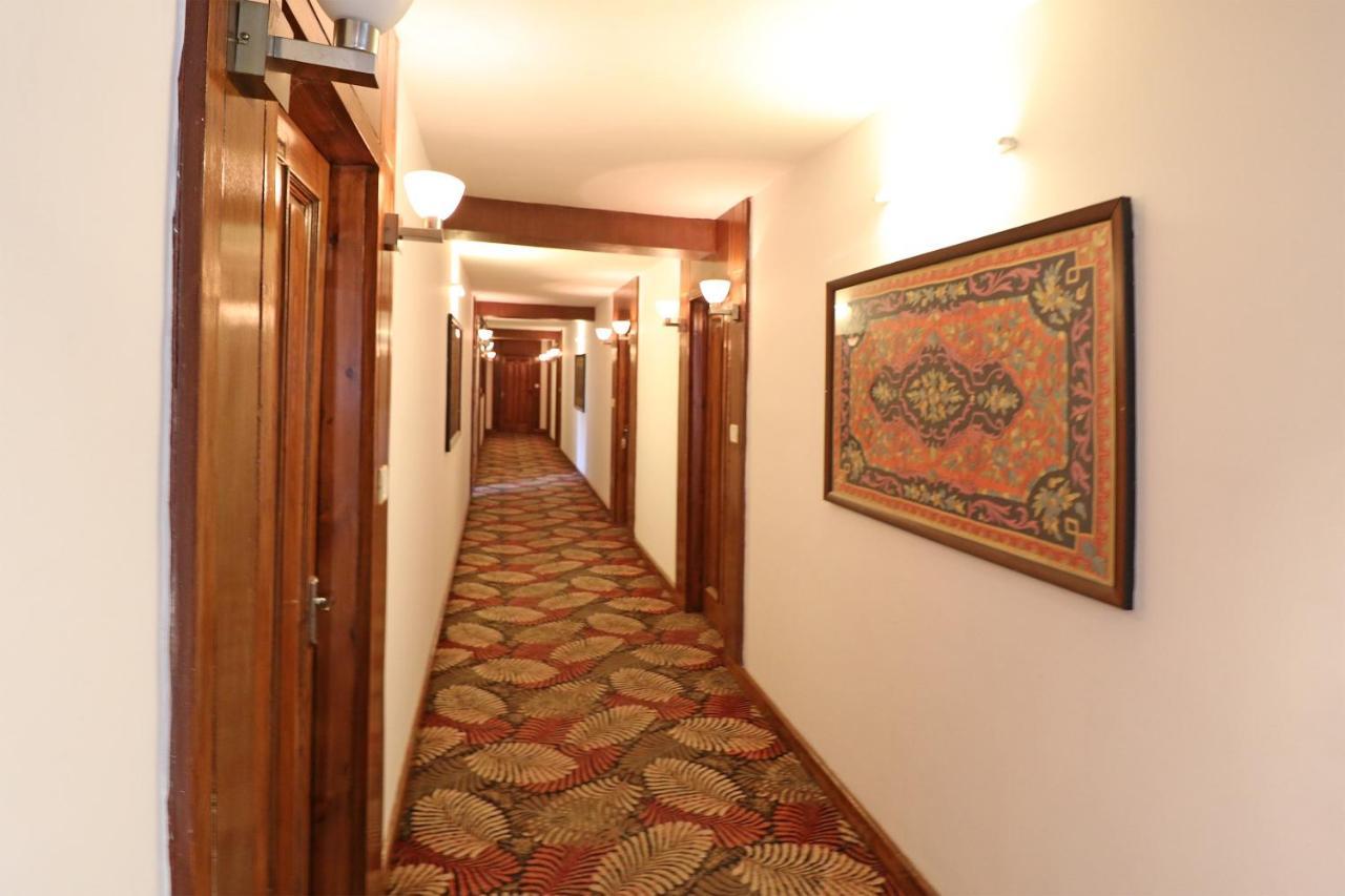 Hotel Oyo 19478 Paradise Gateway Srinagar (Jammu and Kashmir)
