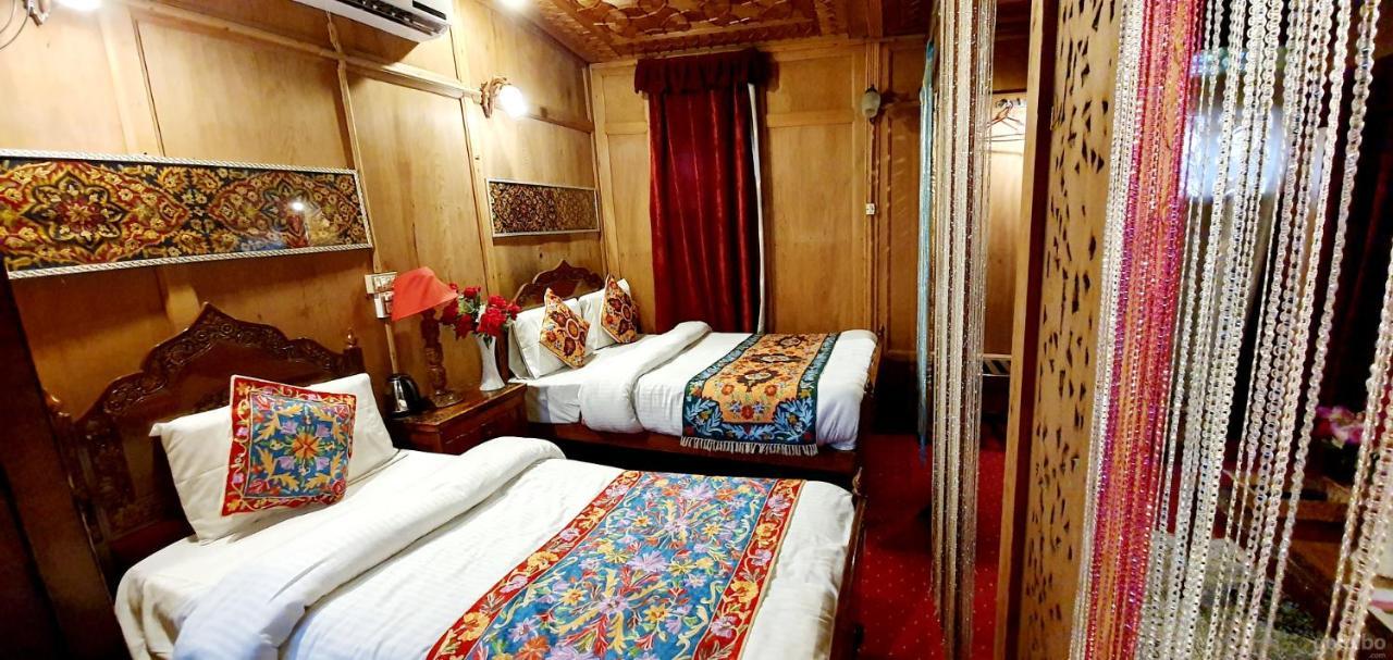 Botel The Heritage Group Of Houseboats Srinagar (Jammu and Kashmir)