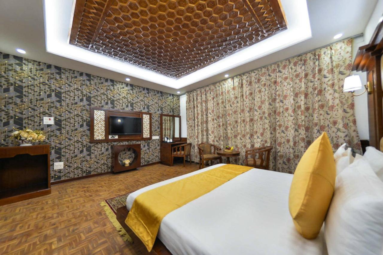 Hotel The Grand Kaisar Srinagar (Jammu and Kashmir)