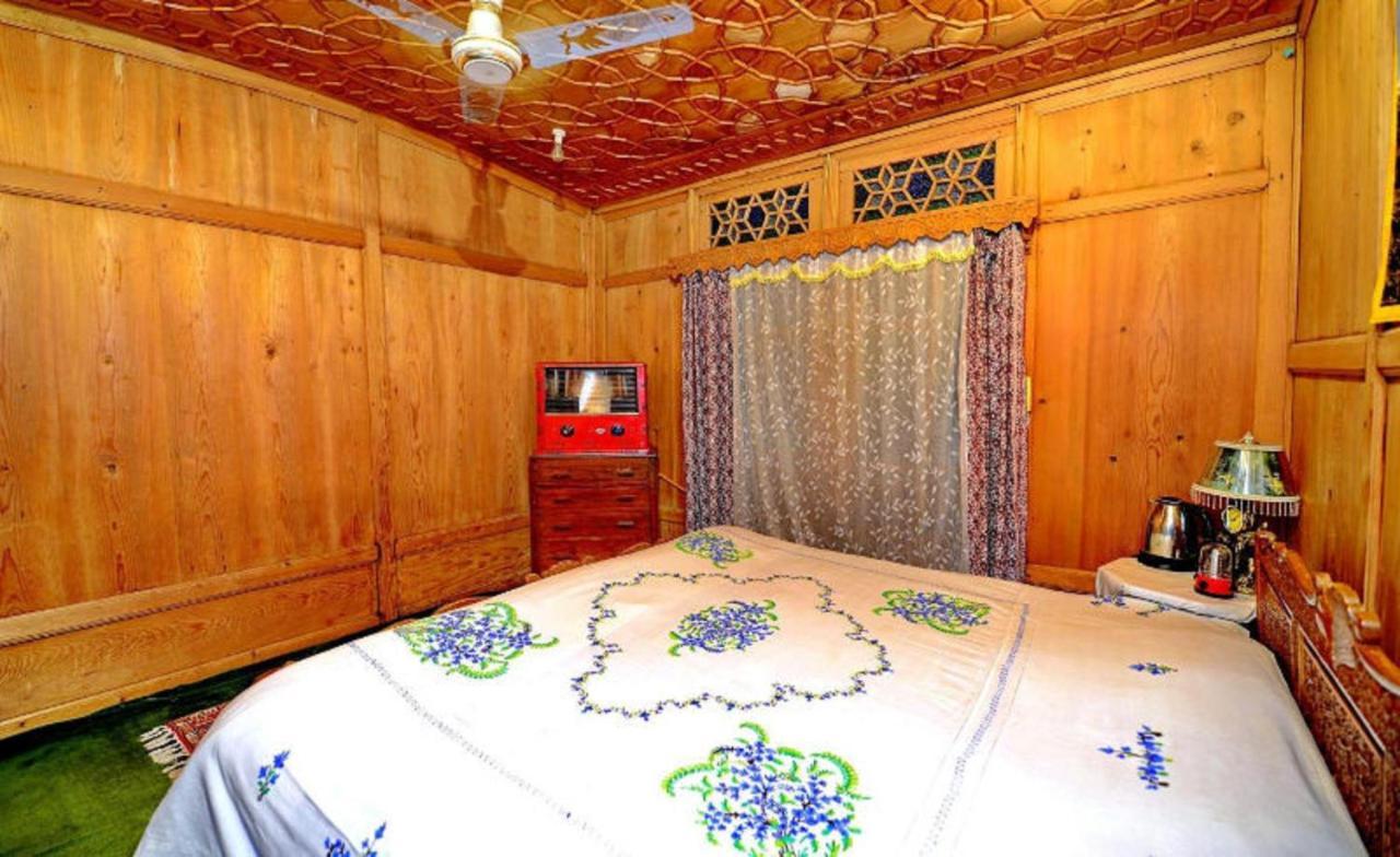 Botel Umbrella Group Of House Boat *
