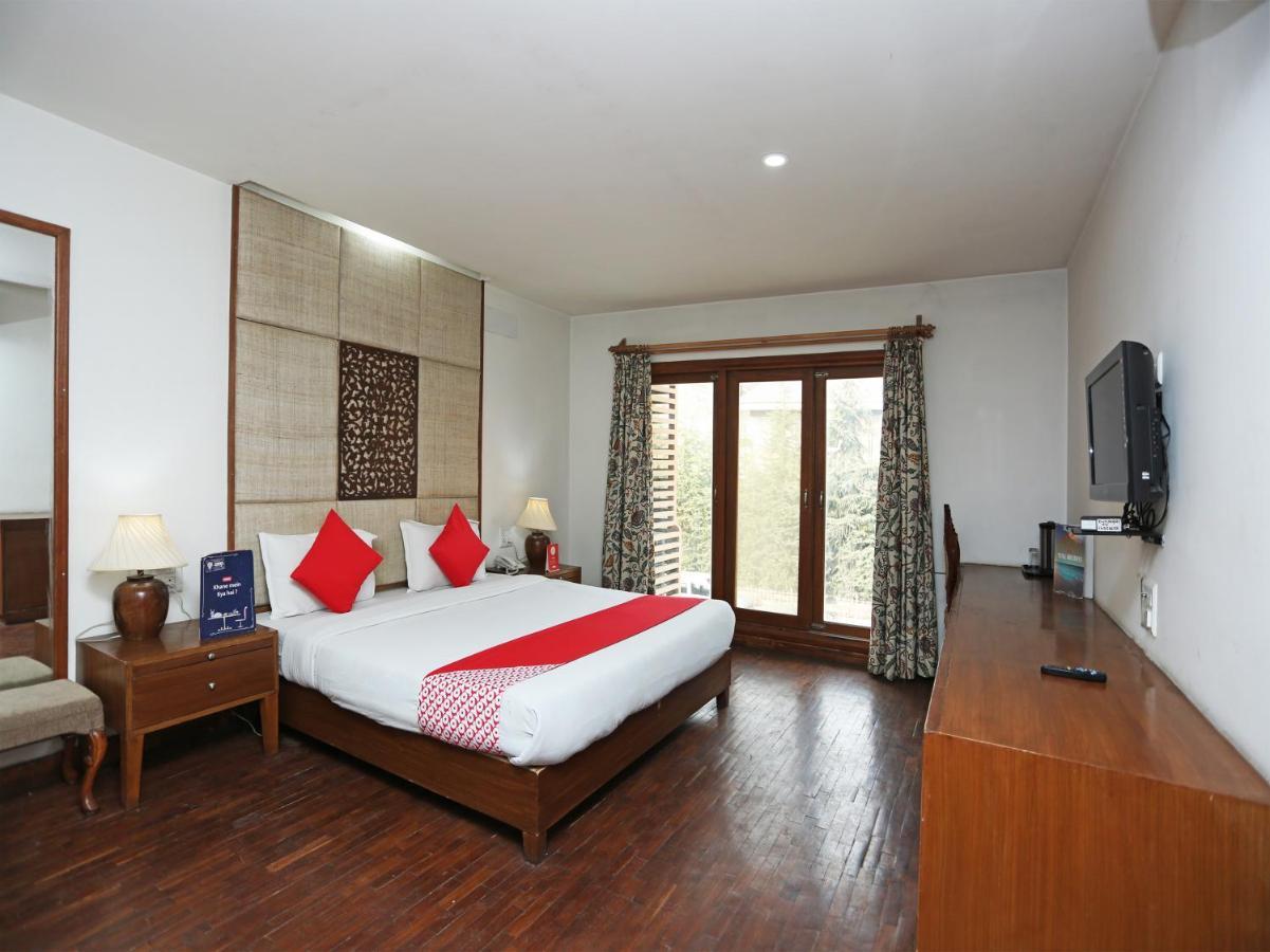 Oyo 27008 Paradise Gateway Hotel Srinagar (Jammu and Kashmir)