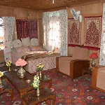 Houseboat Taj Palace