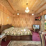 Welcomheritage Gurkha Houseboats