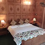 Heevan Houseboat