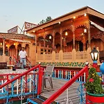 Chicago Group Of Houseboats
