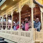 Houseboat Kashmir Treat