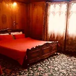 Houseboat Kashmir Treat