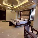 Hotel Limewood Inn , Srinagar