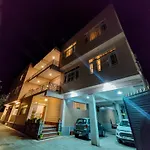 Click Sunburry Hotel Srinagar