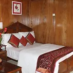Naaz Kashmir Luxury Houseboat
