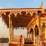 Naaz Kashmir Luxury Houseboat