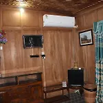 Swan Heritage Houseboats