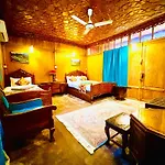 The Badyari Palace Houseboats