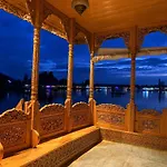 Houseboat New Pride Of Kashmir