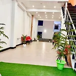 Hotel Leena Near Dal Lake