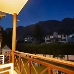 Walisons Homestay Spirea 3 Bhk B1