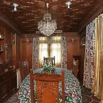 Swift Houseboats
