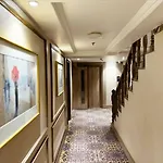 Hotel Lake View Kashmir