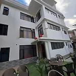 Hotel Leena Near Dal Lake