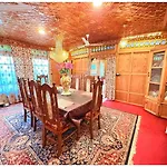 Royal Dandoo Palace, Srinagar