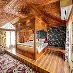 New Jacquline Heritage Houseboats