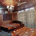 Houseboat Badami